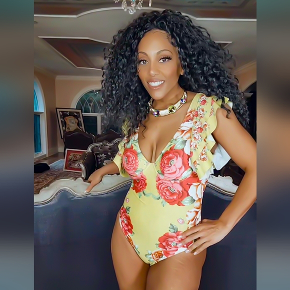 Callie Chartreuse: Red Peony Floral Print Ruffle Cap Sleeve Retro Swimsuit - Picture 5 of 17